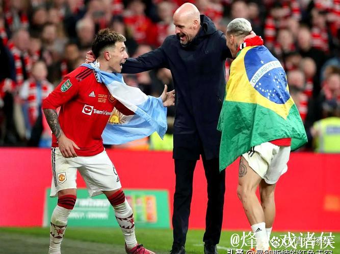 曼联允许5名弃将归队训练,需避开阿莫林及队员。 曼联允许5名弃将归队训练,需避开阿莫林及队员。