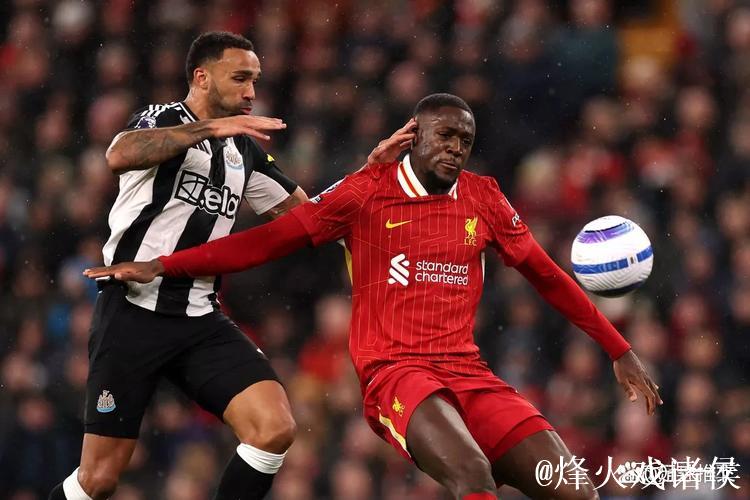 英超格局：阿森纳遭两强追击，曼联利物浦并列，焦点对决引爆下轮